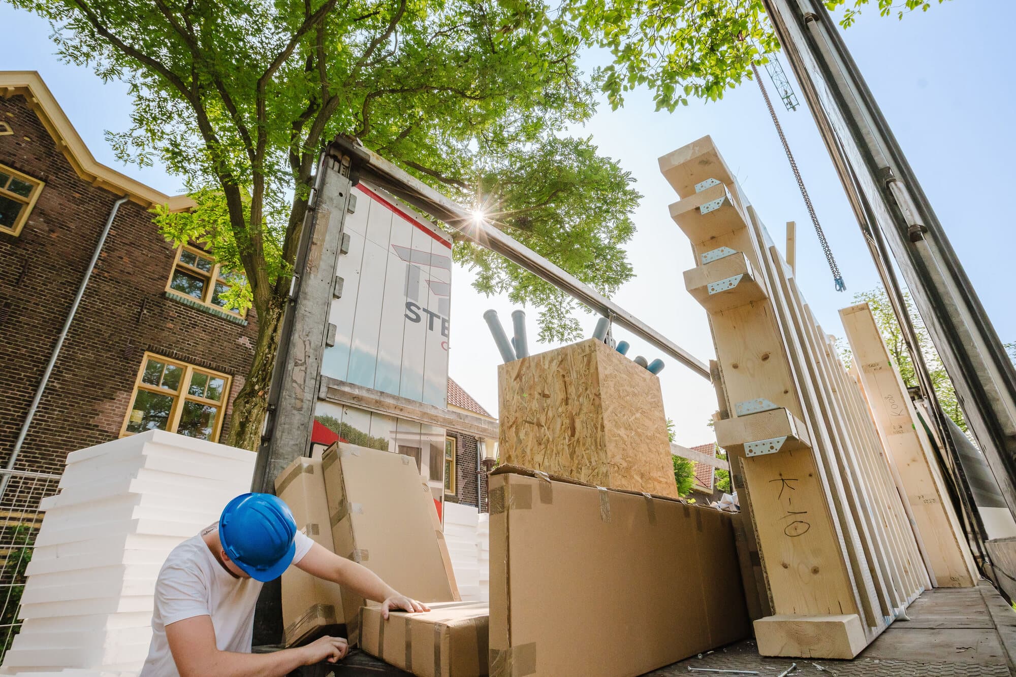 Prefab bouwelementen staan klaar voor productie